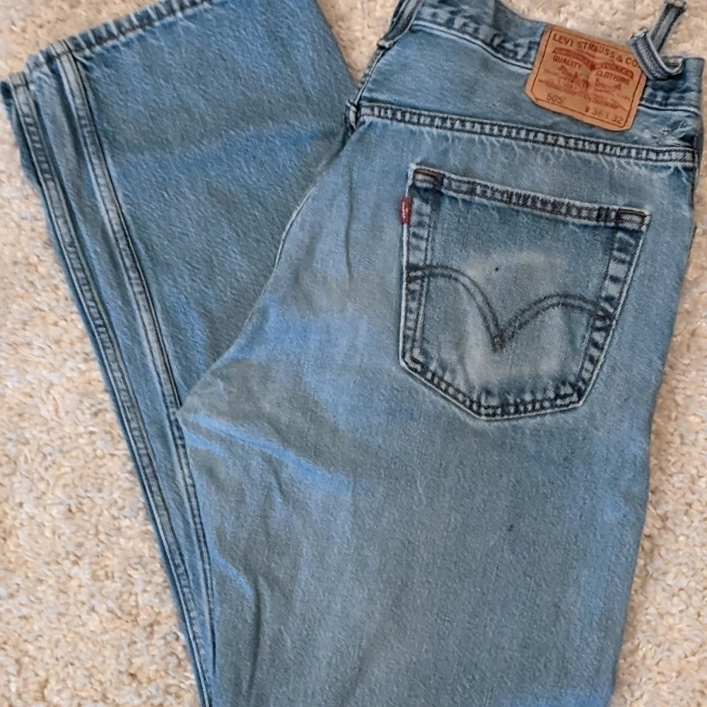 LEVI'S 505 Regular Fit Jeans 36x32 Medium Wash Distressed